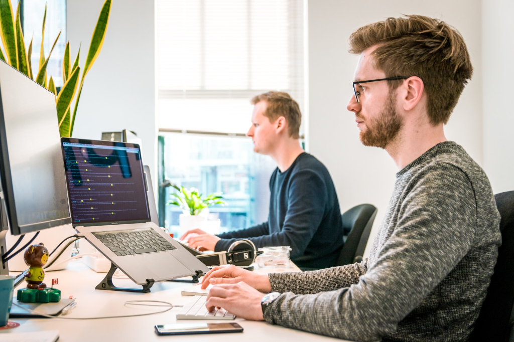 Programmer.jpg tim-van-der-kuip-CPs2X8JYmS8-unsplash.jpg