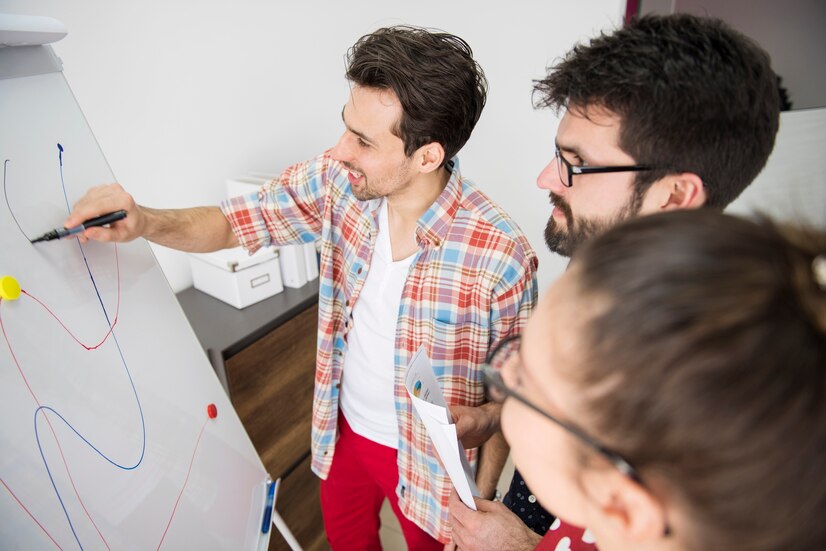 coworkers-working-on-company-strategy_329181-12087.jpg